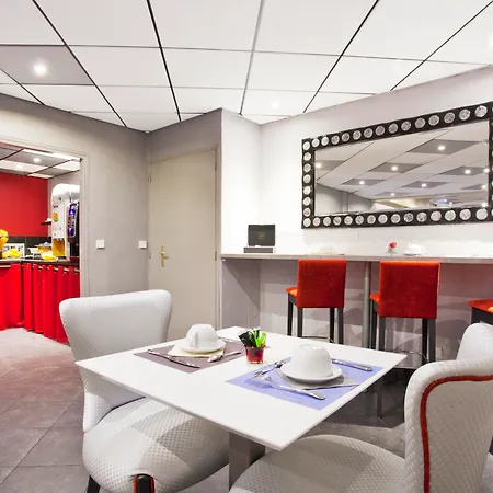 Kyriad Centre Paradis-prefecture Hotel 3*