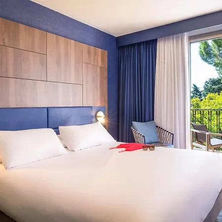 Mercure Centre Bompard La Corniche Hotel 4*
