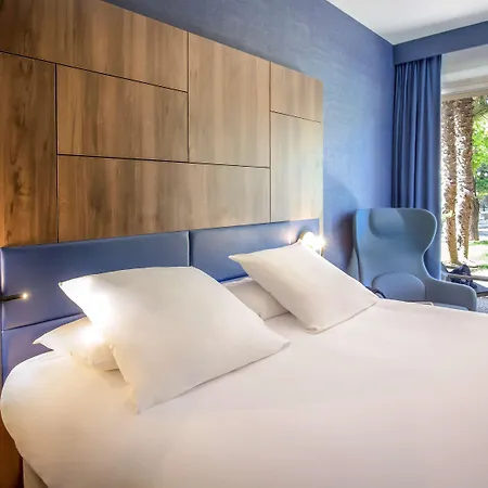 Mercure Centre Bompard La Corniche Hotel 4*