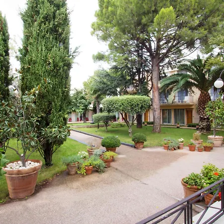 Mercure Centre Bompard La Corniche Hotel