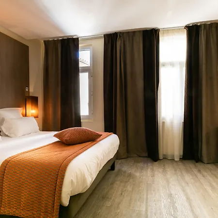 Carre Vieux Port 3*