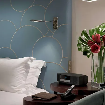 Sofitel Vieux-port מלון 5*