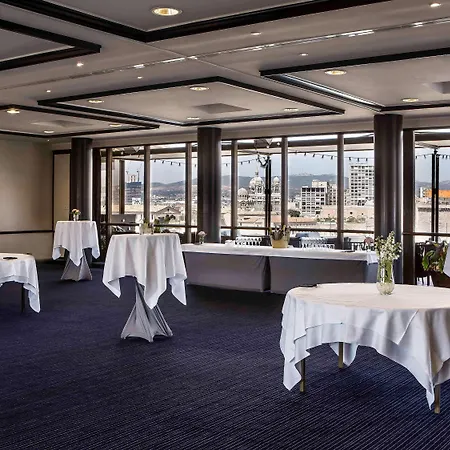 Sofitel Vieux-port מלון