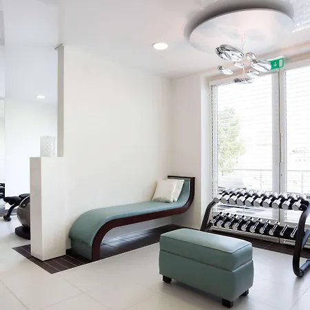 Sofitel Vieux-port מלון 5*