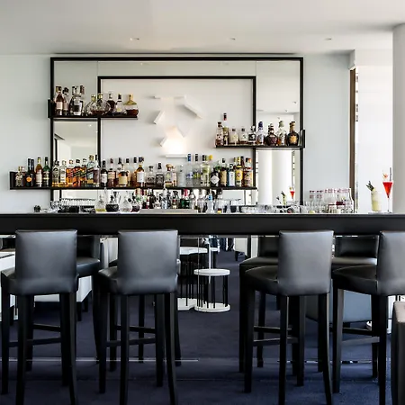 Sofitel Vieux-port מלון