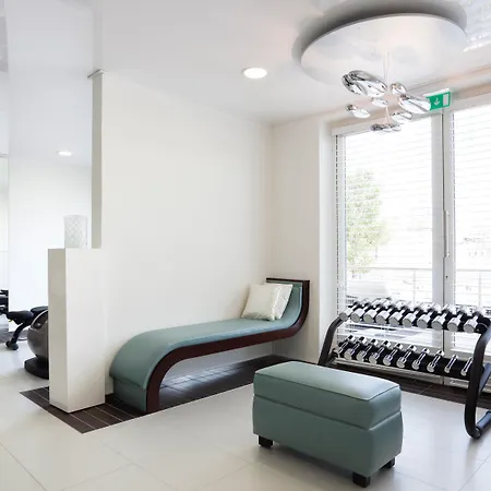Sofitel Vieux-port מלון 5*