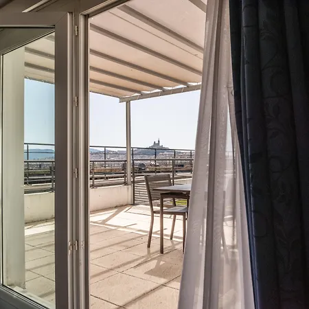 Hotel Centre Gare Saint-charles 3*