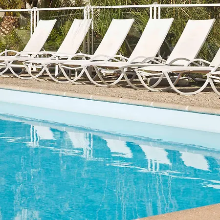 Novotel Est Porte D'aubagne Отель 4*