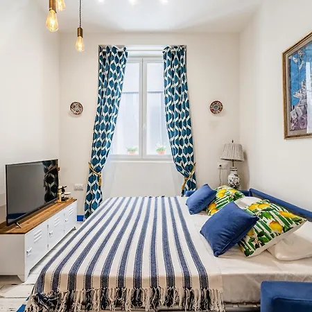 Travel 24m2, 120m Vieux-port ,clim , Wifi ,acces Autonome Avec Code * Marseille