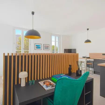 La Suite, Luxe, Place De Lenche, Vieux Port * Marseille