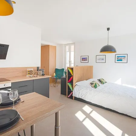 La Suite, Luxe, Place De Lenche, Vieux Port * Marseille