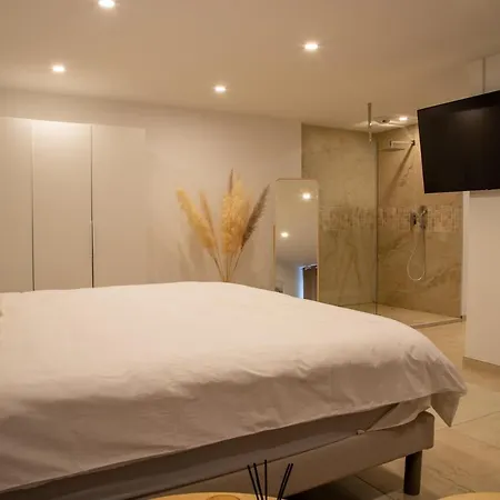 Lovenest Bed & Breakfast Marseille