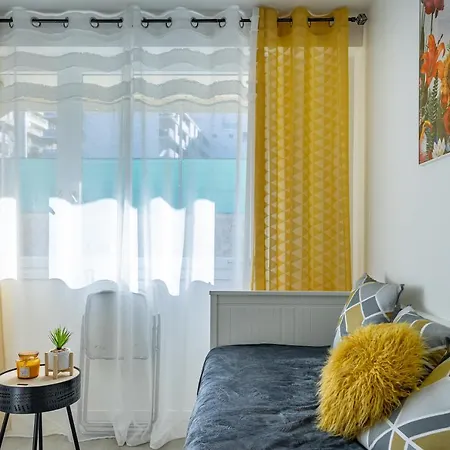 Apartment Catalans:studio Entre La & Le Parc Pharo *