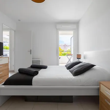 T2 Entre La Et Le Velodrome-terrasse / Parking Apartment
