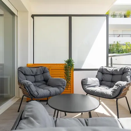 T2 Entre La Et Le Velodrome-terrasse / Parking *