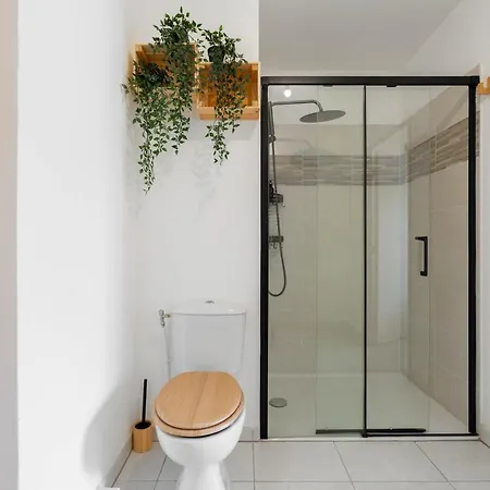 T2 Entre La Et Le Velodrome-terrasse / Parking Apartment