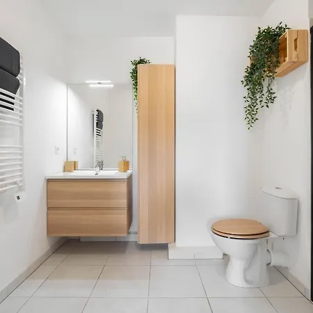 T2 Entre La Et Le Velodrome-terrasse / Parking Apartment