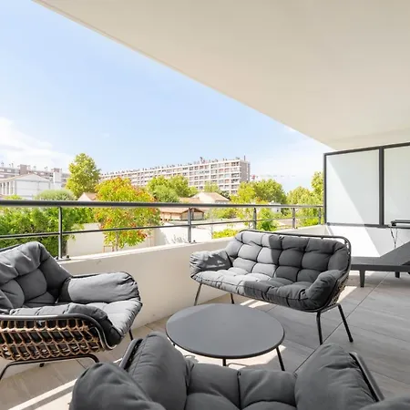 T2 Entre La Et Le Velodrome-terrasse / Parking Apartment
