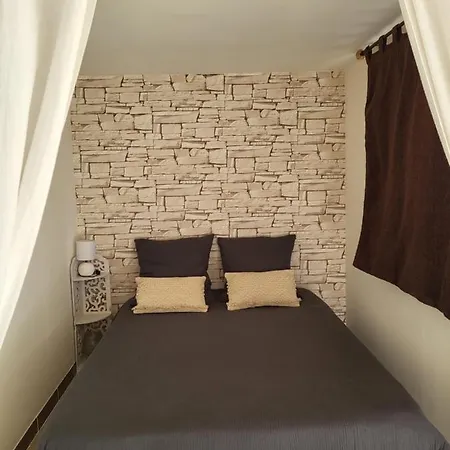 Homestay D Hotes Au Coeur Des Oliviers Marseille