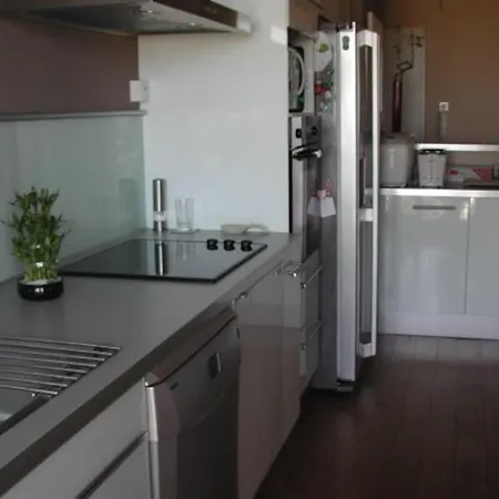 Residentiel Avec Parking Gratuit *