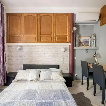 Ideal Pour Deux Voyageurs Sur * Μασσαλία