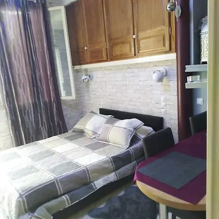 Ideal Pour Deux Voyageurs Sur Μασσαλία