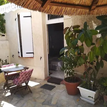 Ideal Pour Deux Voyageurs Sur Μασσαλία