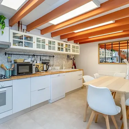 Duplex 4 Pers. Centre Avec Cour Privee Ensoleillee Apartment *