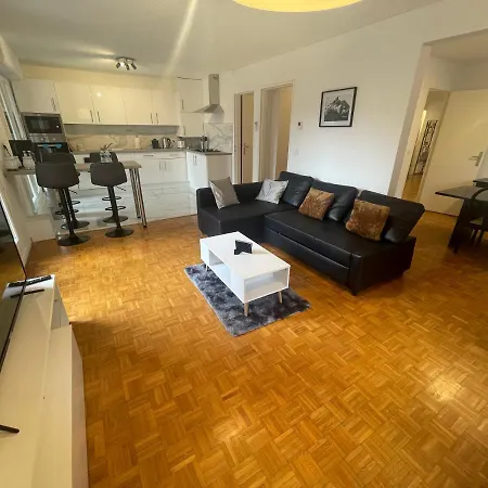 Apartment Superbe T4 Spacieux Equipe, *