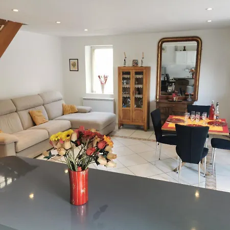 Holiday home Maison Jardin+jacuzzi L'ete, A 1 Km Marseille