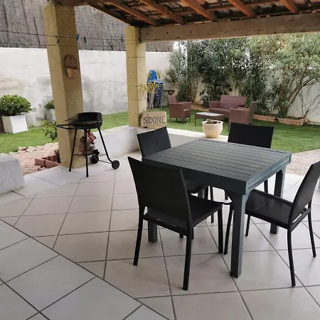 Maison Jardin+jacuzzi L'ete, A 1 Km Holiday home *