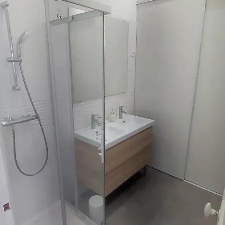T2 Neuf Equipe, Climatise Apartment