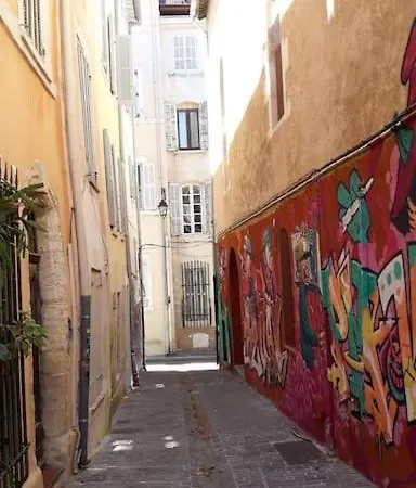 Plein Coeur Du Quartier Du Panier . Chaleureux T2. Apartment *