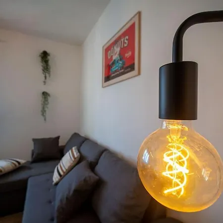 Apartment Fully Equiped Wifi Sleeps 6 *