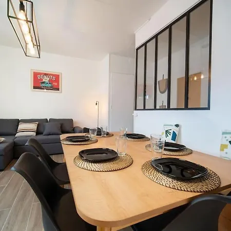 Fully Equiped Wifi Sleeps 6 Apartment