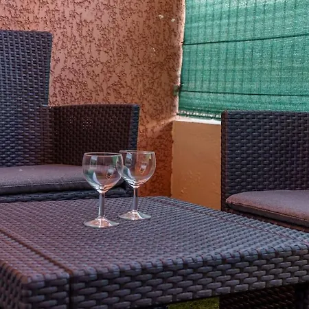 Air-conditioned Terrace Gare St Charles Apartment