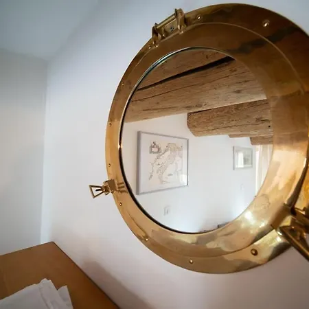 Air-conditioned Loft In The Heart Of The Old Port Marseille
