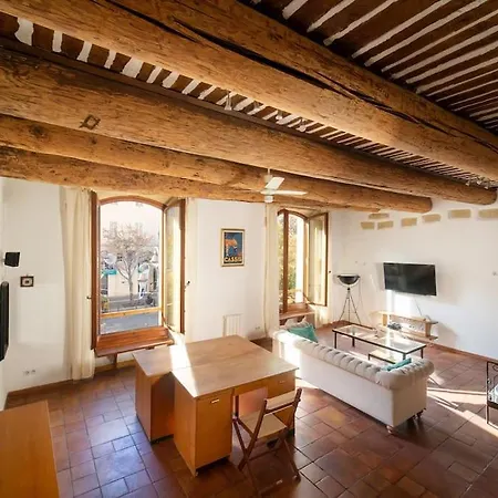 Air-conditioned Loft In The Heart Of The Old Port Apartment