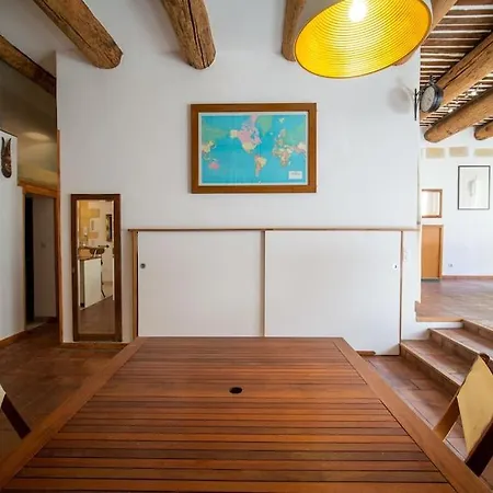 Air-conditioned Loft In The Heart Of The Old Port Apartment