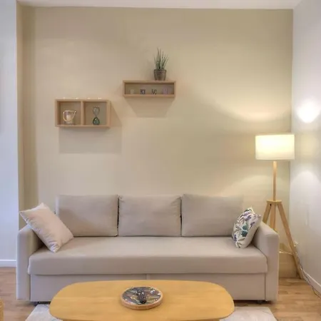 Fully Equipped St Charles / Longchamp Apartment *