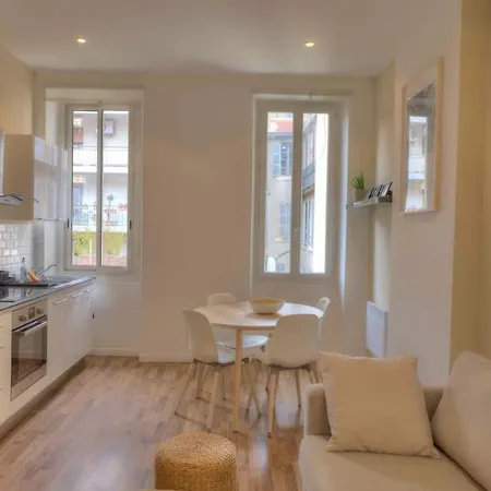 Fully Equipped St Charles / Longchamp Apartment Marseille