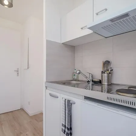Air-conditioned Terrace Gare St Charles Apartment