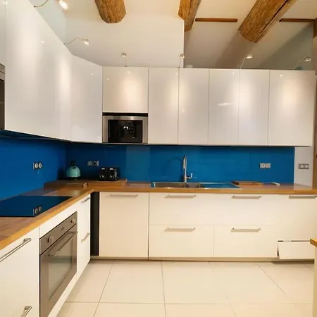 Air-conditioned Loft In The Heart Of The Old Port *