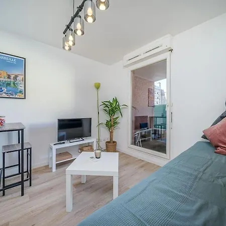 Air-conditioned Terrace Gare St Charles Apartment *