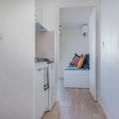 Air-conditioned Terrace Gare St Charles Apartment Marseille