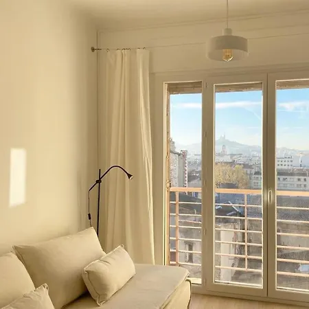 Vue Mer Et Et Notre Dame Centre Avec Balcon Et Parking Apartment