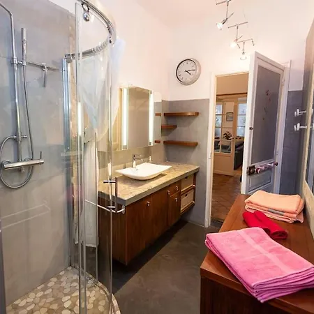 Anna-maria : Grand 10 Personnes+parking Prive -actif+ Location- * Marseille
