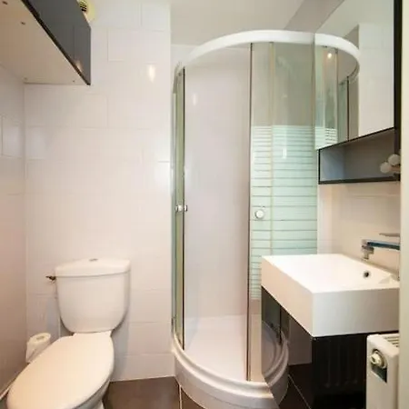 Air-conditioned With Private Parking Apartment Marseille