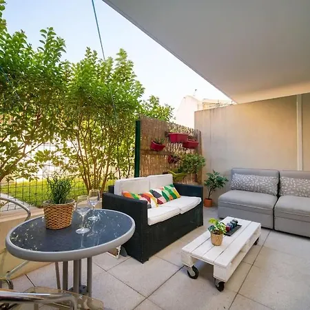 Fully Equipped With Terrace Sleeps 4 * Marseille