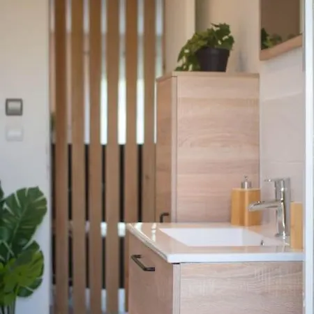 Fully Equipped With Parking 6 Beds Apartment